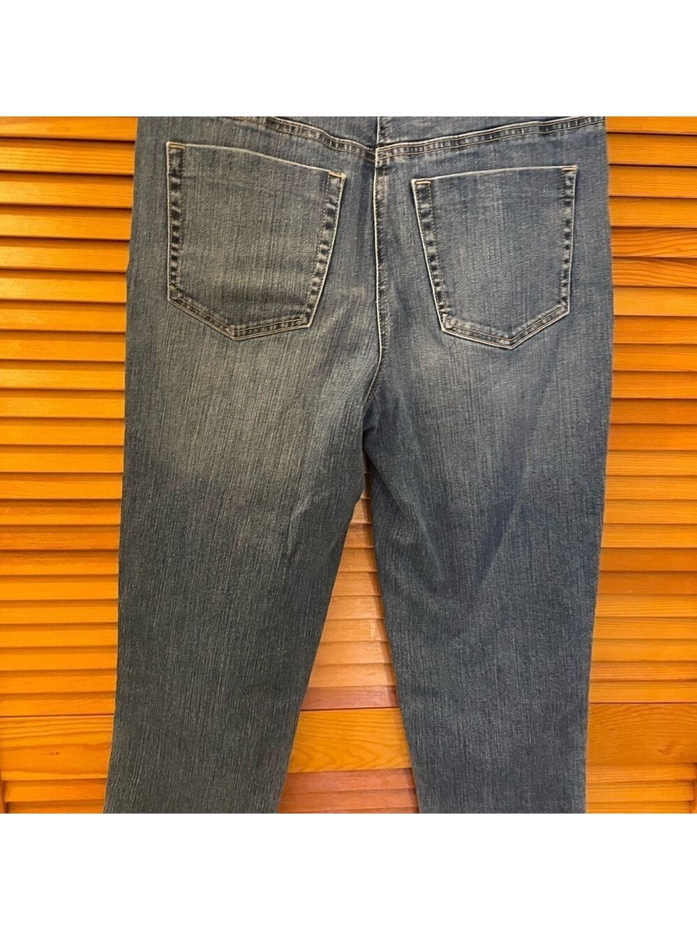 Talbot’s Crop Straight Leg Stretch Jeans, Size 10, Faded Denim, Button Detail - Picture 10 of 10